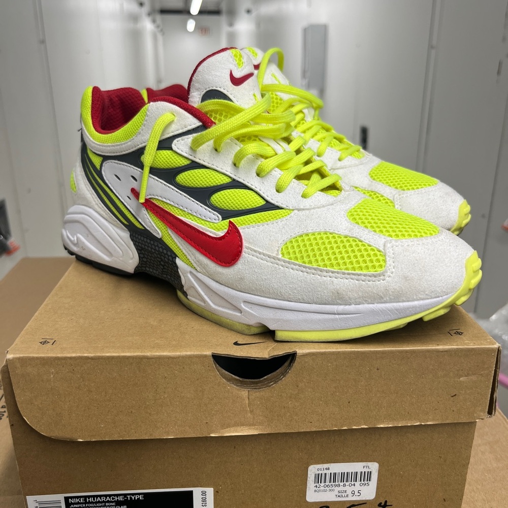 Nike Sneakers in Yellow and Red